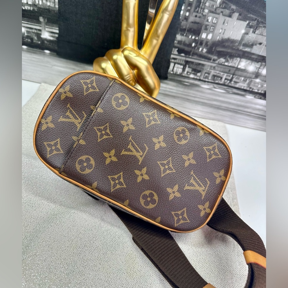 💥SOLD💥Louis Vuitton Pochette Gange Unisex Sling
